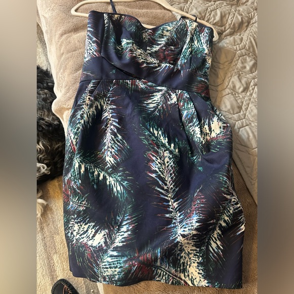 Size 4 Club Monaco strapless mini dress. Only worn once! - Picture 5 of 8